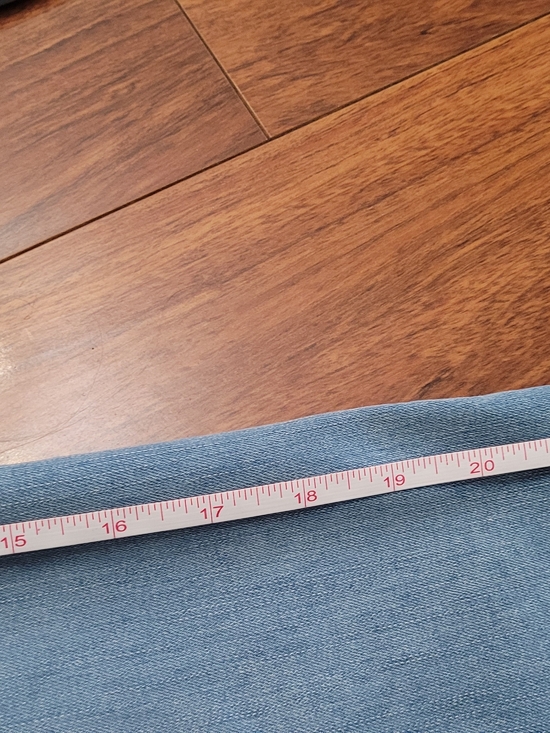 Wide-Leg Crop Jeans in Light Blue - Picture 5 of 7